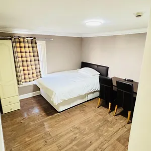 white-house-lodge.cambridgehotelsuk.com/